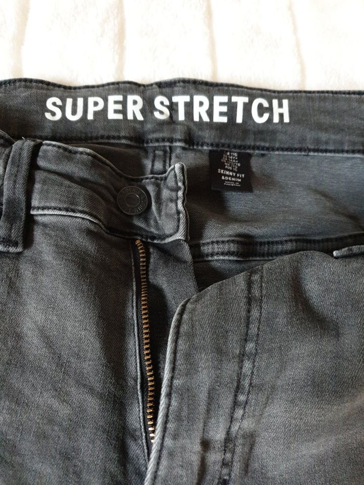 Jeans H & M super Stretch grau Gr. 170 USA 14 Years in Schopfheim