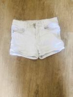 Esprit weiße kurze Hose Jeans Shorts Mädchen Gr.140 neuwertig Bayern - Lochhausen Vorschau