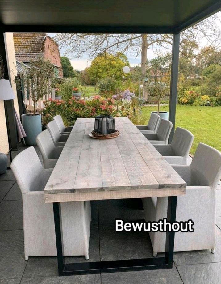 Schöner Gartentisch jetzt mit kostenloser Holzbehandlung. in Oberhausen