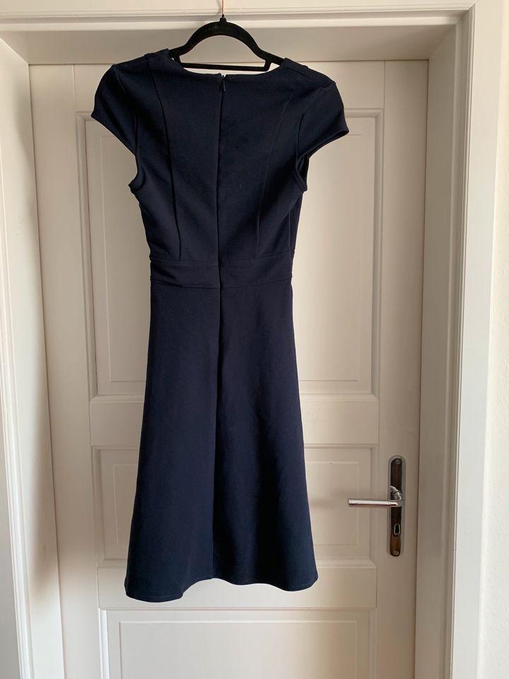 Kleid dunkelblau H&M Gr. XS in Quakenbrück