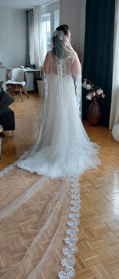 Hochzeitskleid / Brautkleid Ivory (elegant und sexy) 38 / 40 in Netphen