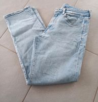 H&M regular fit Jeans hellblau 29/32 Hessen - Kelsterbach Vorschau