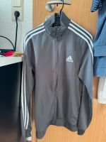 Adidas Shirt/Jacke in Grün Niedersachsen - Peine Vorschau