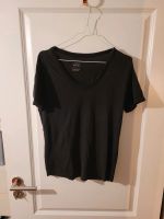 Zara shirt tshirt schwarz Basic m slim fit v ausschnitt Nordrhein-Westfalen - Velbert Vorschau