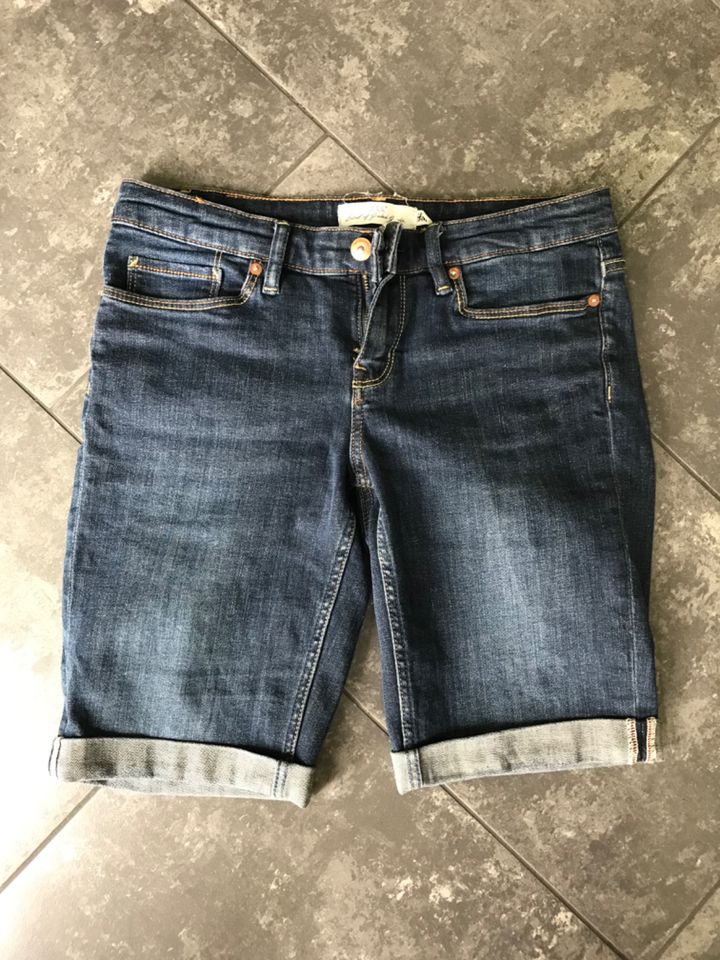 H&M Jeans Bermuda Shorts Gr. EUR 28 neu in Wölfersheim