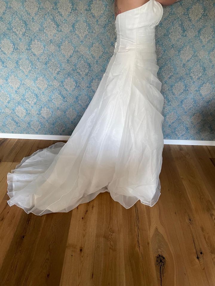 Brautkleid Hochzeitskleid Größe 42 von Lilly in Gladbeck