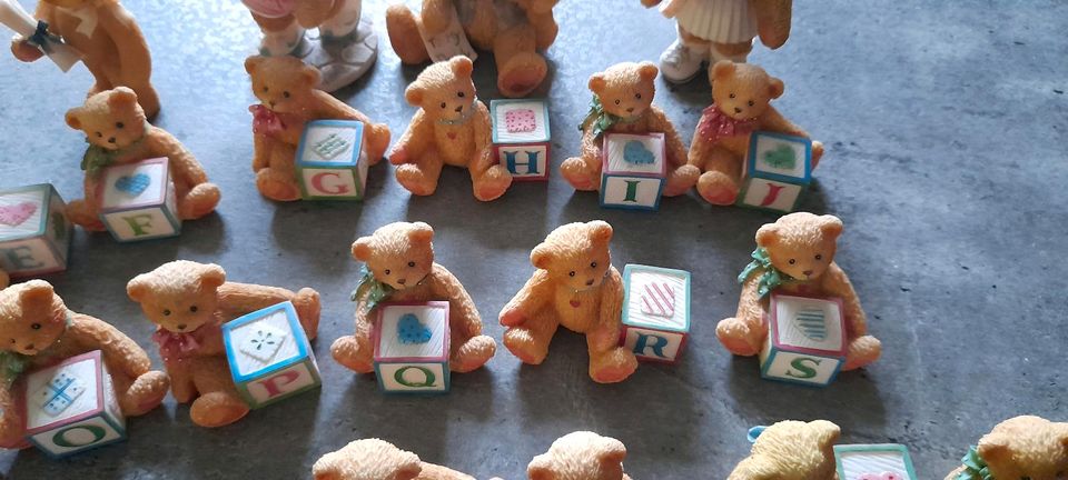 Cherished Teddies sammeln Hillmann 33 Stück in Düsseldorf