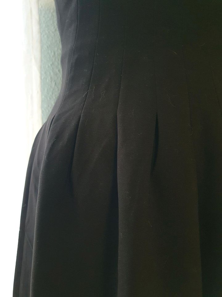 Kurzes, schwarzes Kleid mit Spitzendetail von H&M,  Gr. 36 in Stolberg (Rhld)