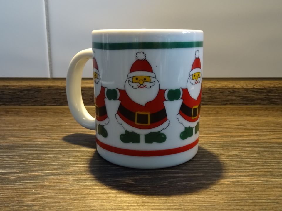 Tasse mit Weihnachtsmann Motiv in Dresden