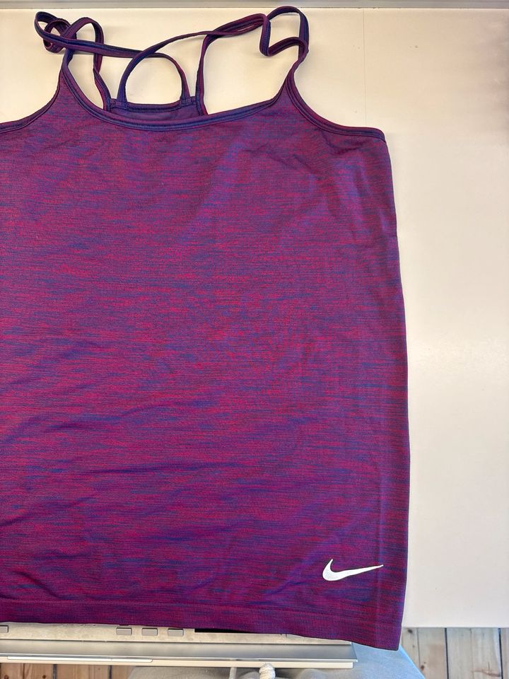 Nike Running dry fit top und kurzarm Shirt sehr guter Zustand in Centrum