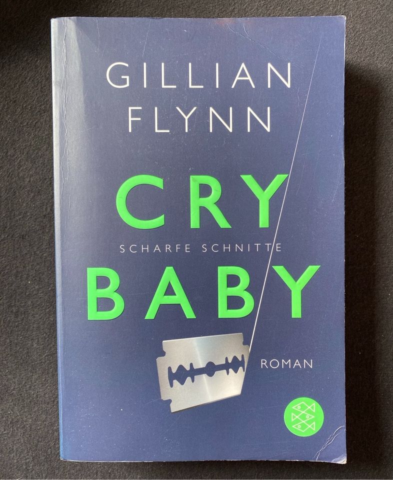 CRY BABY; Scharfe Schnitte - Gillian Flynn in Rodewald