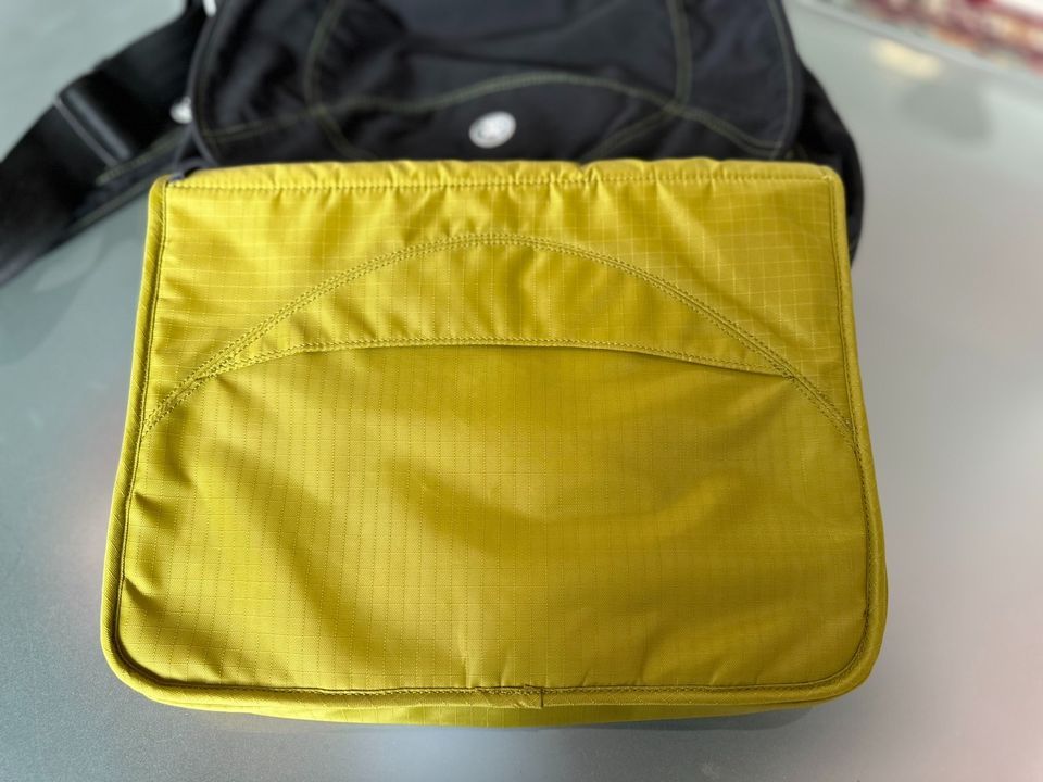 Crumpler Cheesy Chick Umhängetasche Laptoptasche Notebooktasche in Köln