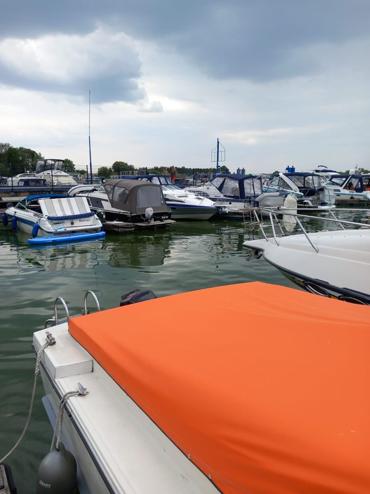 Kajütboot Humborg Sprinter mit Mercury Bigfoot im Hafen Nahmitz in Rietz