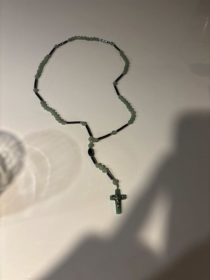 Rosenkranz aus Jade Kette Gebet Kreuz in Werneuchen