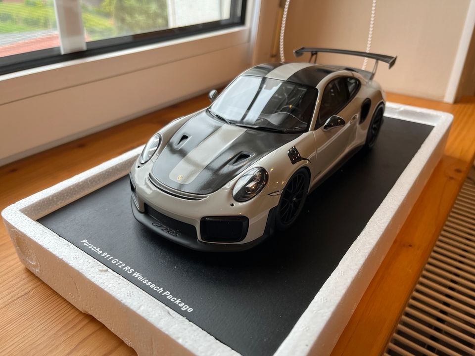 Spark Porsche 911 GT2 RS Weissach Chalk 1:18 Ovp neuwertig in Zwinge