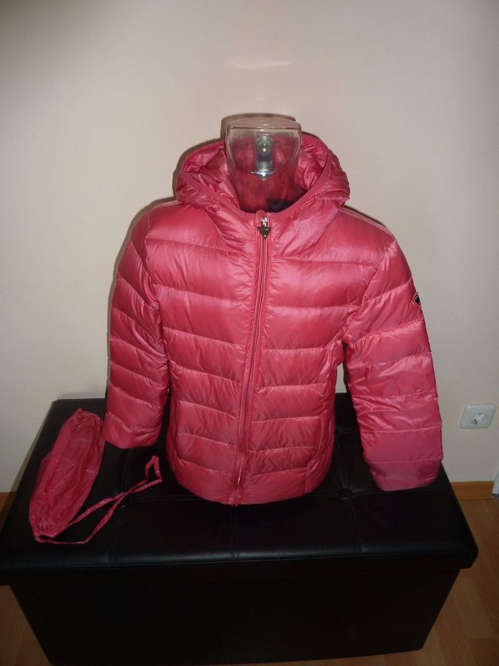 Guess Mädchen Jacke Daunen Daunenjacke 140 TOP rosa in Husum