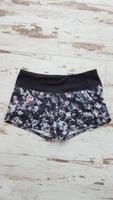 Fitness Lululemon Damen Short Hose kurz mit Zugabe, Größe 4! Bayern - Heroldsbach Vorschau