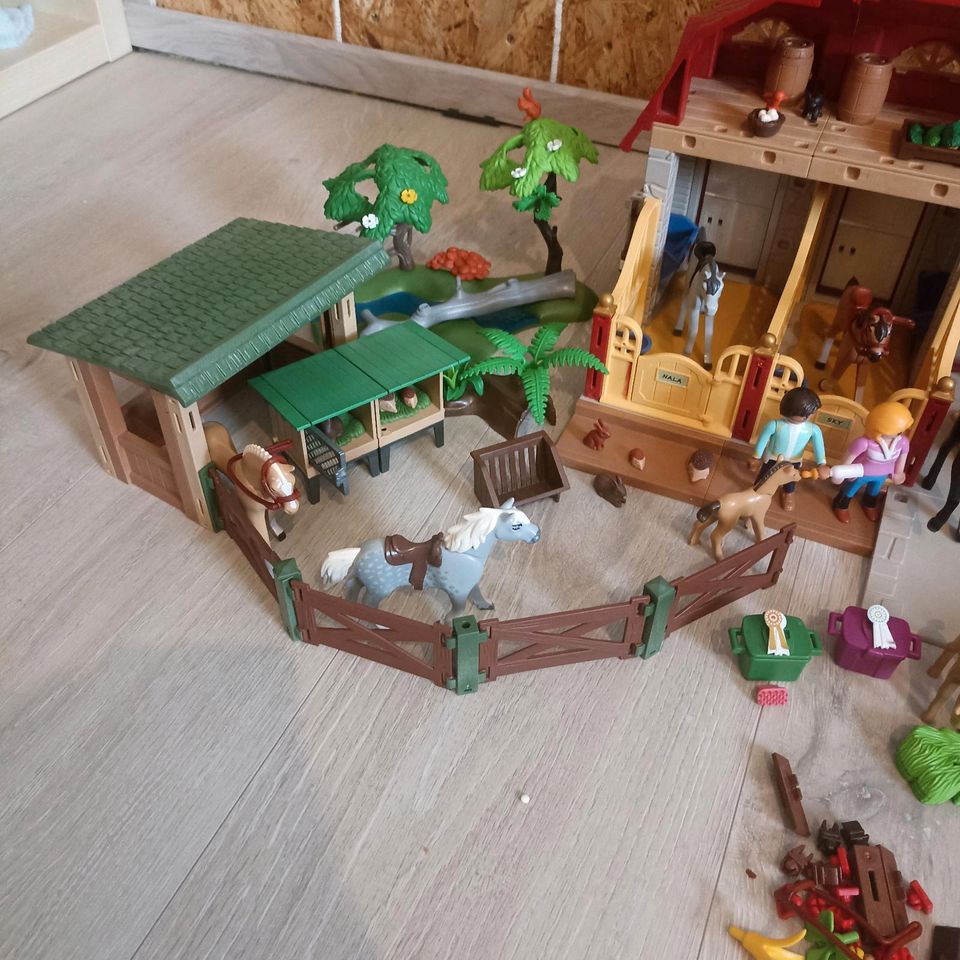 Playmobil Bauernhof mit ganz viel Zubehör in Ellerau 