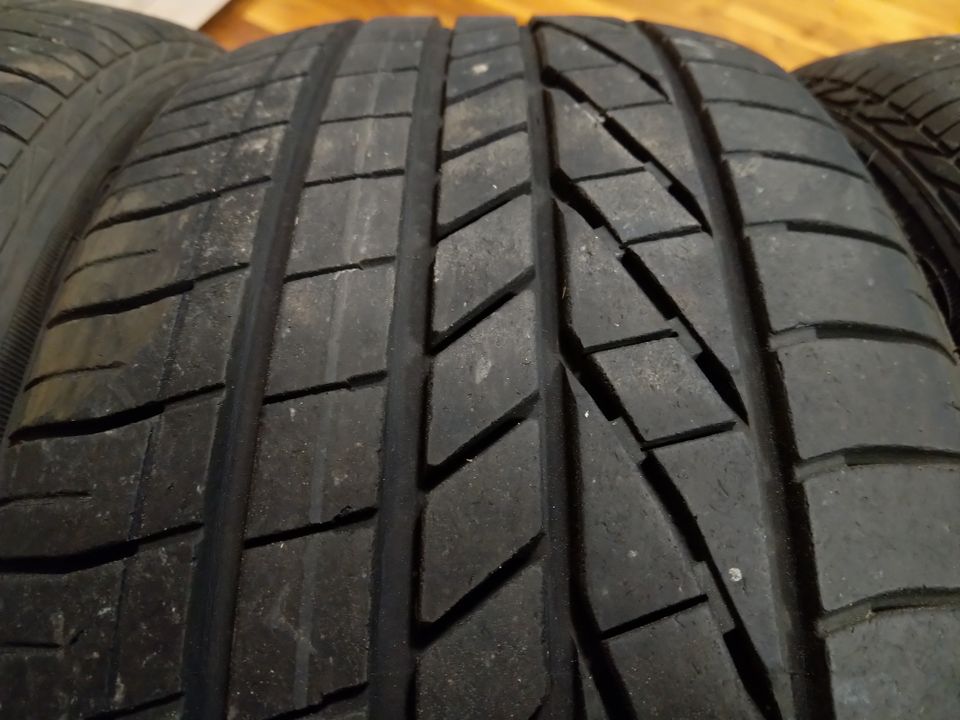 Vier 215/45R16 86H Reifen von GoodYear Sommerreifen in Peiting