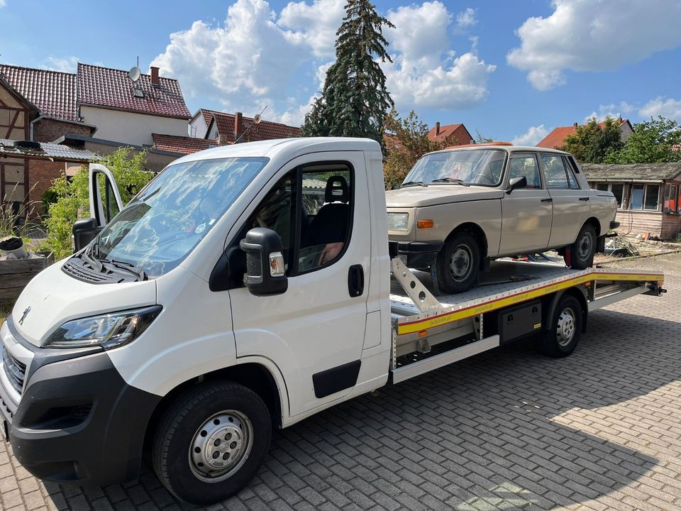 Abschleppwagen zu vermieten  Fahrzeugtransporter mieten Autoanhän in Backnang