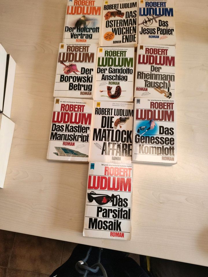 Robert Ludlum, 10 Bände in Saarbrücken