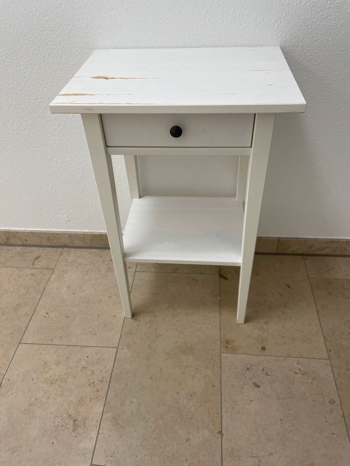 IKEA Hemnes Beistelltisch Tisch Nachttisch weiß Holz in Berlin