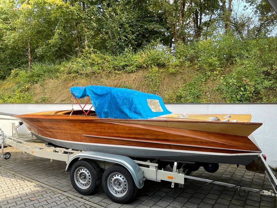 Motorboot / Holzboot - aufwendig restauriert in Mettenheim