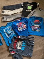 Kleiderpaket Diesel, Quechua .Gr.146/152 + Sneaker Adidas Nordrhein-Westfalen - Gelsenkirchen Vorschau