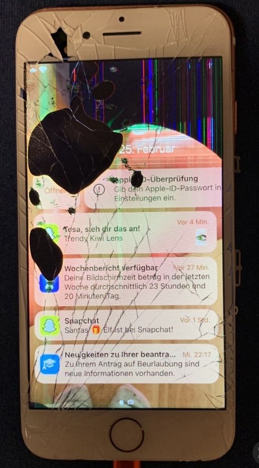 Apple iPhone 7 32 GB Roségold - Display geht nicht an in Wendelstein