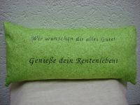 Dekokissen RUHESTAND Kissen mit 3 Taschen  Geschenk zur Rente Sachsen-Anhalt - Magdeburg Vorschau