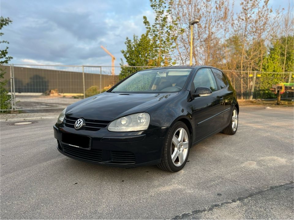 VW Golf 5 1.6 FSI 2999€ WOCHENENDE in Essen