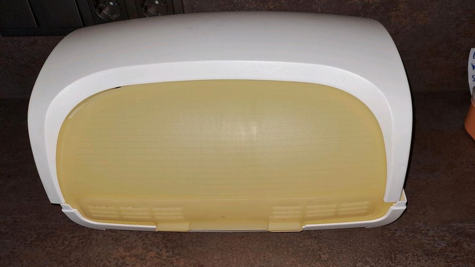 Tupperware Brotbehälter Brotmax gelb wenig benutzt in Krautheim