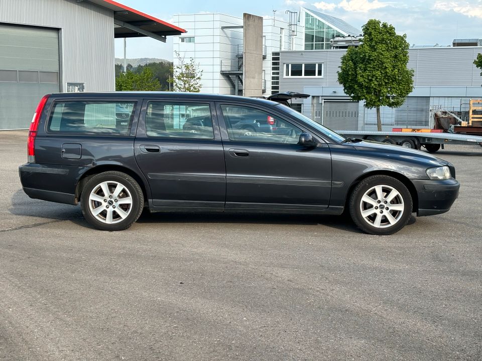 Volvo V70 2,4 L 170 PS *Vollaustattung Klima AHK* in Hechingen