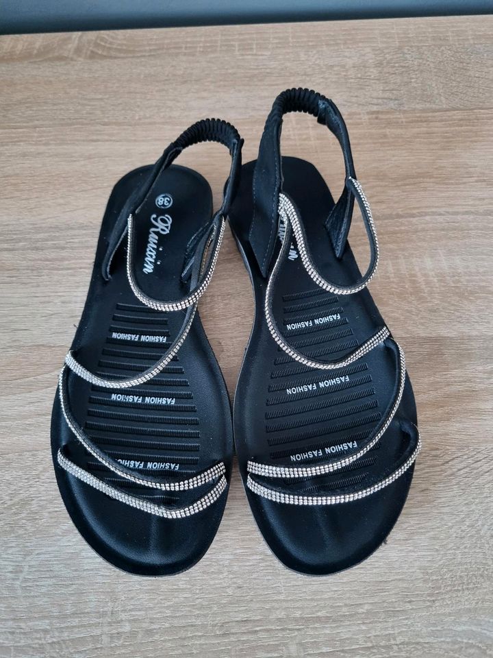 schwarze Sandalen mit Strasssteinen, gr. 38, neu in Eching (Niederbay)