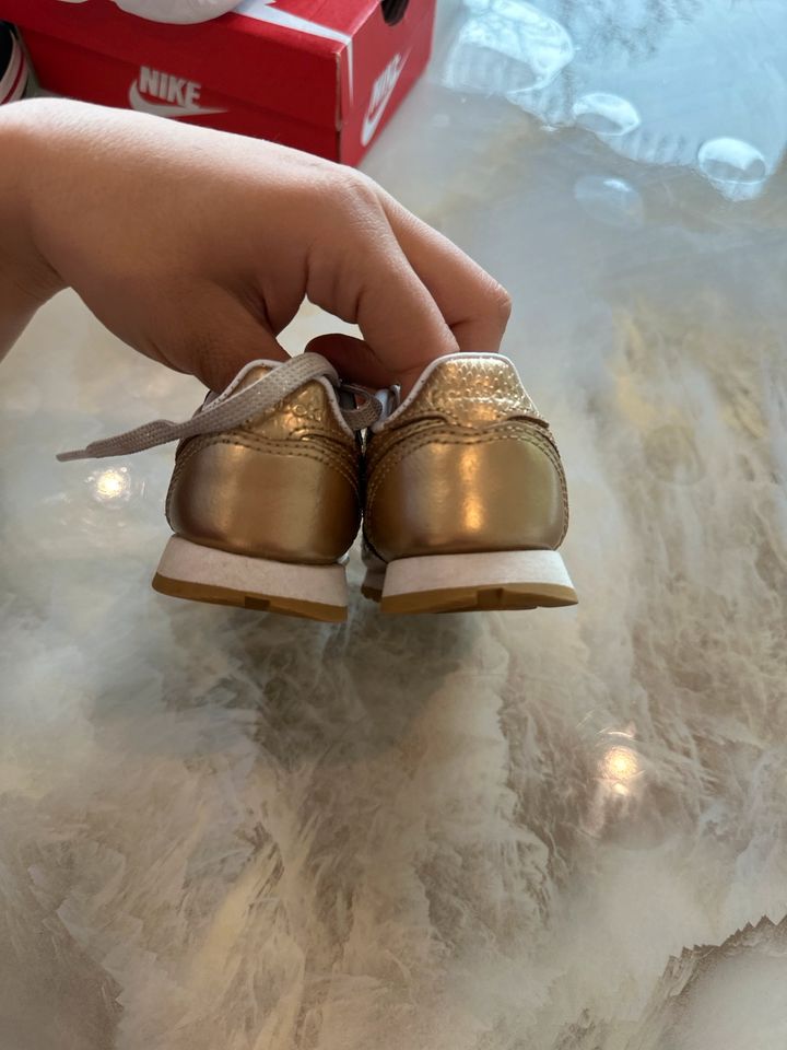 Goldene Reebok Baby Schuhe 19,5 in Elsdorf