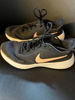 Nike Revolution Sneaker schwarz Größe 37,5 Bayern - Deggendorf Vorschau