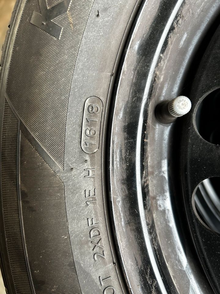 Reifen 185/65 R15 mit 5 Loch Felgen für VW in Olpe