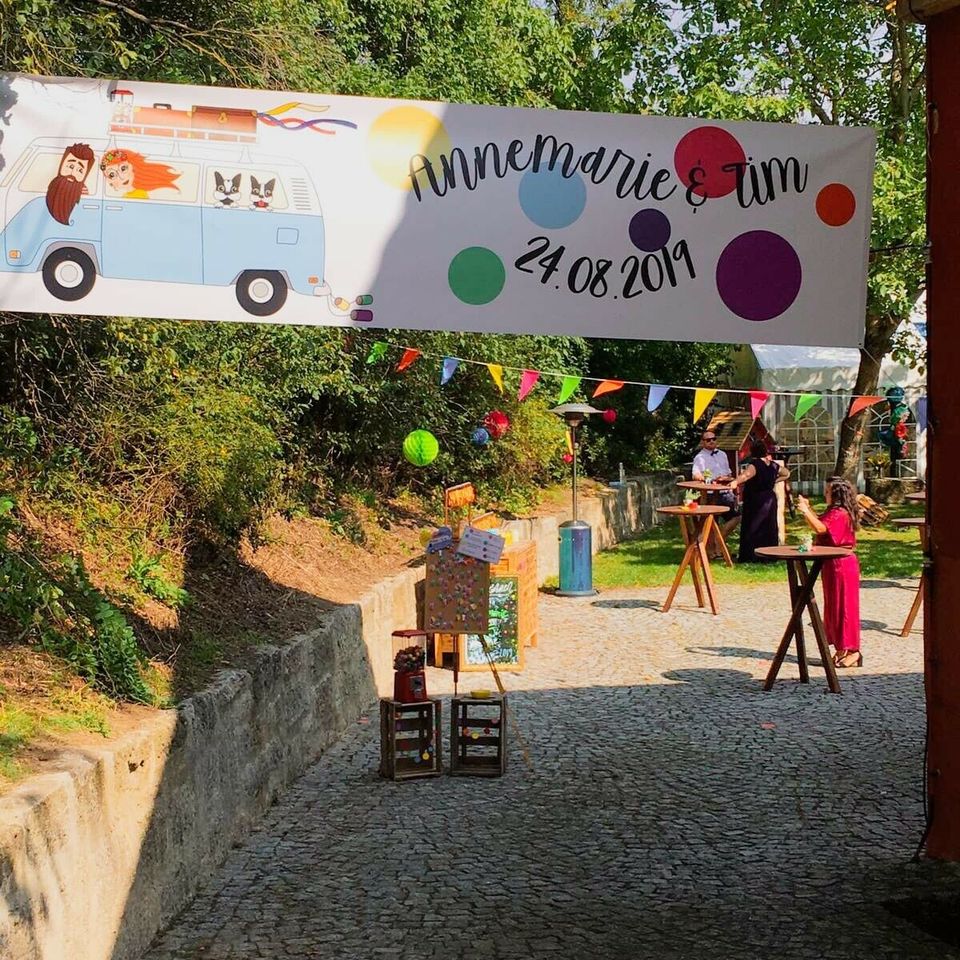 Stehtische Sonnenschirm Stühle Tische mieten weiße Klappstühle in Sommerhausen Main