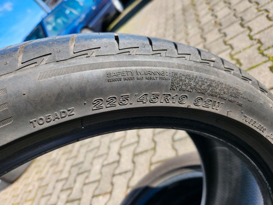 2x 225/45R19 92W Bridgestone Sommerreifen 7mm in Krefeld