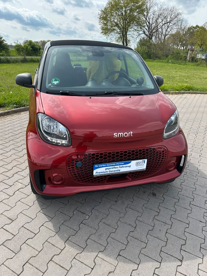 Smart EQ Fortwo Coupé 1Hand wenig KM Neuwagen Zustand in Buchholz (Aller)