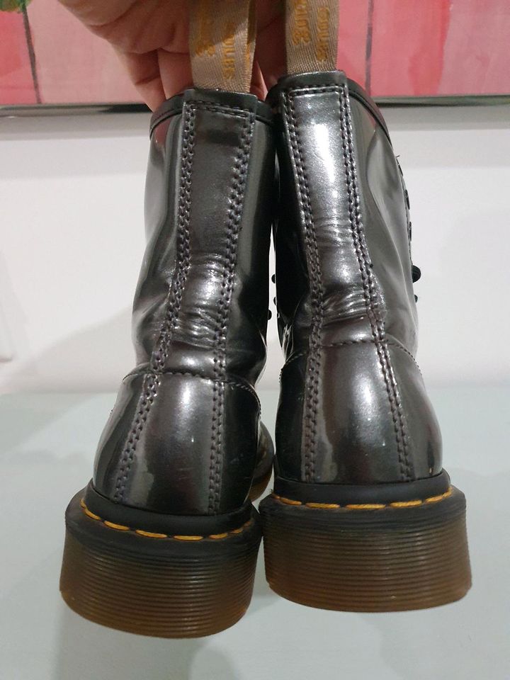 Doc Martens Stiefel Platinum Metallic Stiefel Boots 36 in Wetzlar