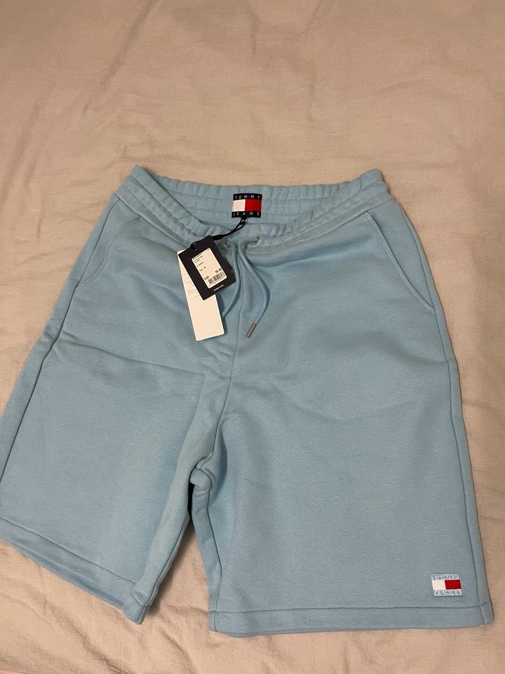 Tommy Hilfiger Short in M in Essen