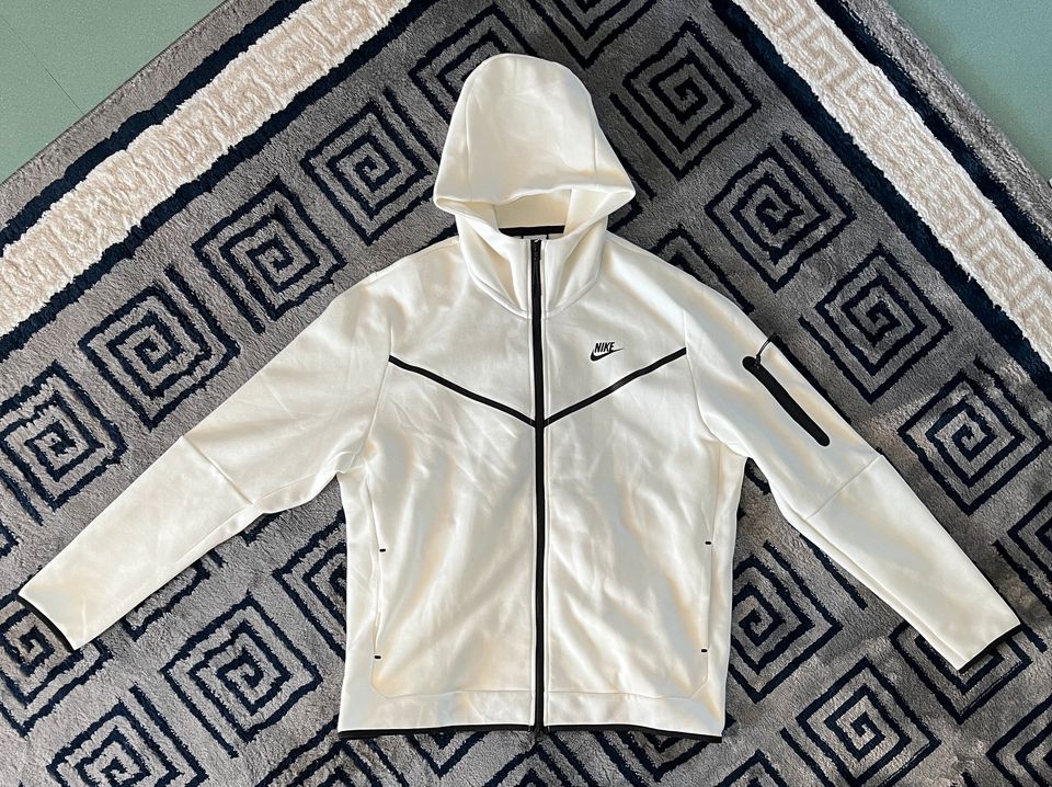 Nike Tech Fleece Oberteil in Hamburg