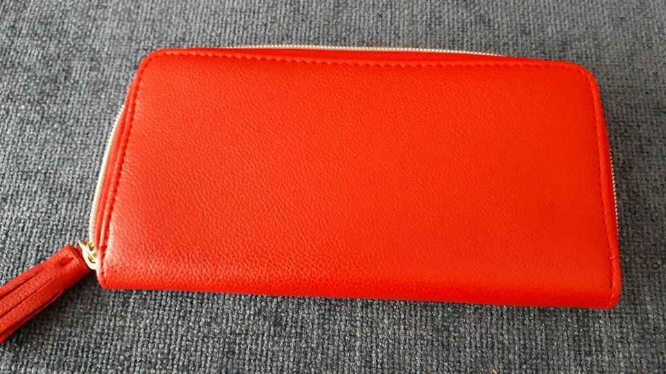 Neue rote  Damen Handtasche mit Portmonee/ Geldbörse in Marl