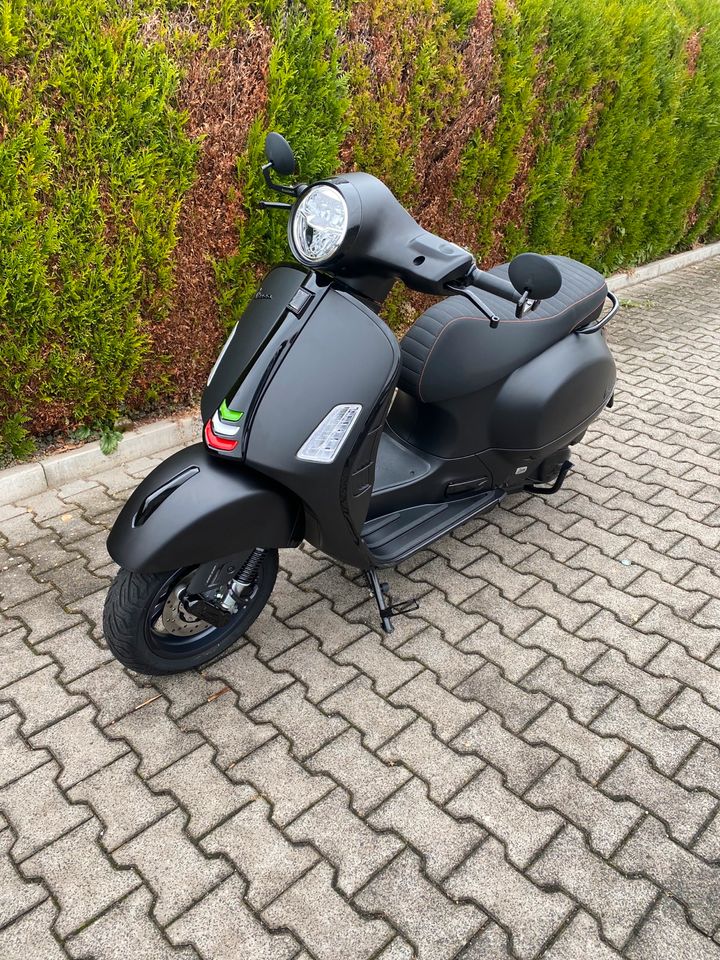 Vespa GTS HPE 125 SuperSport RST NOTTE  ITALY   TWM in Eschborn