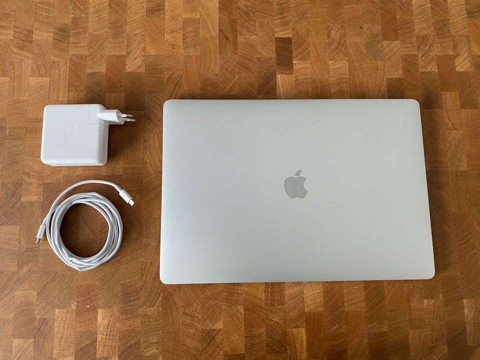 MacBook Pro 16 Zoll 2019 i7, 16 GB Ram, 512GB in Frankfurt am Main