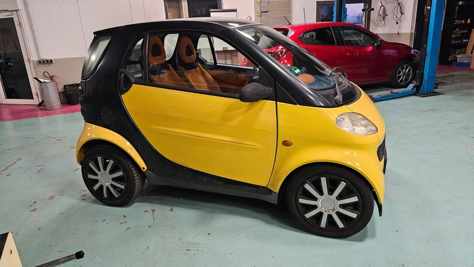 Smart ForTwo Automatik Klima Glasdach TÜV 07/2025 in Friedrichsdorf