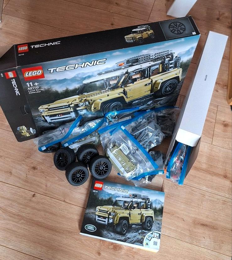 LEGO Technic 42110 Land Rover Defender in Berlin