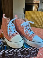 Sneaker Gr. 42 Old Pink Teddyfelloptik im Originalkarton Nordrhein-Westfalen - Werne Vorschau