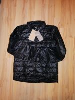 Leichte schwarze Daunenjacke H&M Größe 134 NEU Bayern - Sonnefeld Vorschau